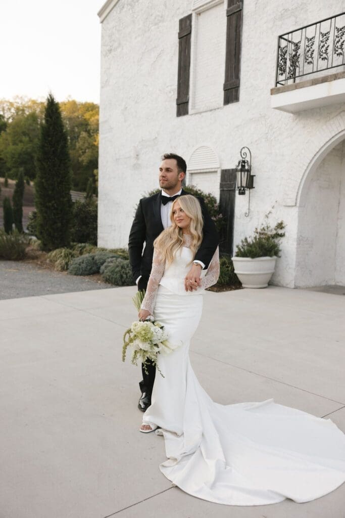 Bride and groom spring wedding portraits in Chattanooga at Howe Farms